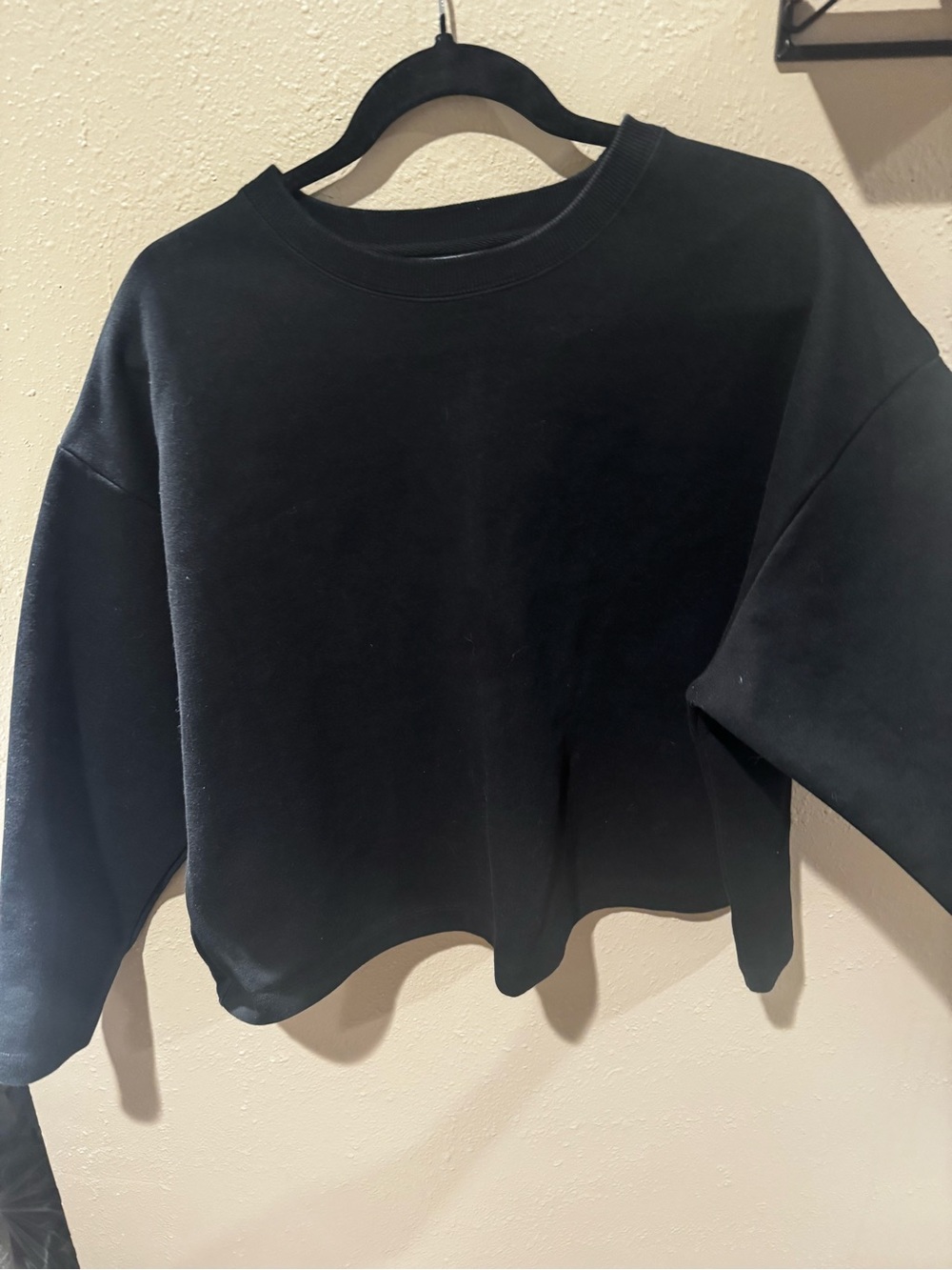 Women’s Black Relaxed Crewneck Sweatshirt